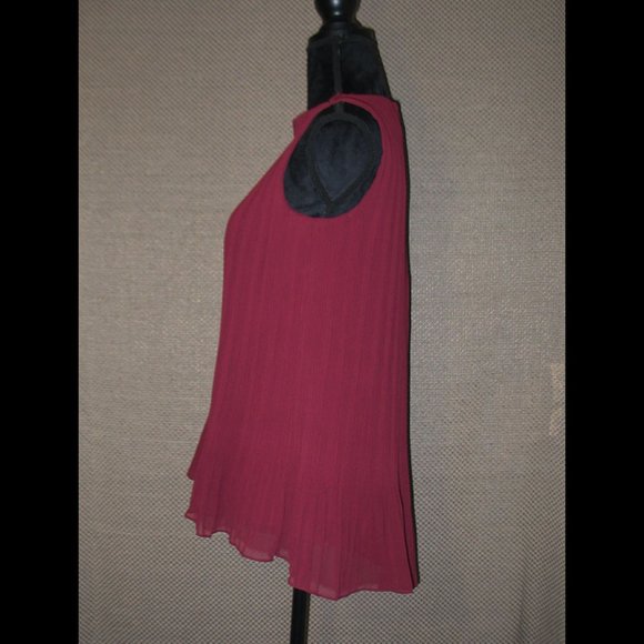 Club Monaco Vertical Pleated Top T0016 - Picture 3 of 3